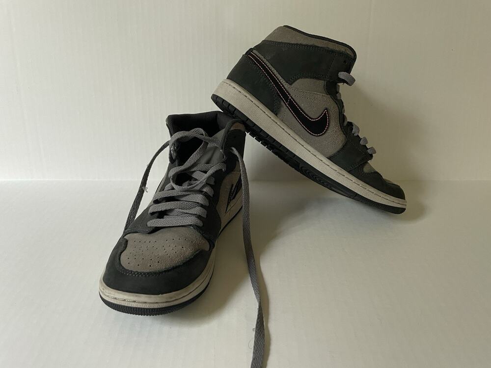Size 7.5 - Air Jordan 1 SE Mid Night Stadium